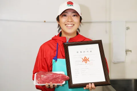 「短角考舎おのざわ」開業<br>山形村短角牛の生産・精肉加工販売、闘牛の勢子の三刀流