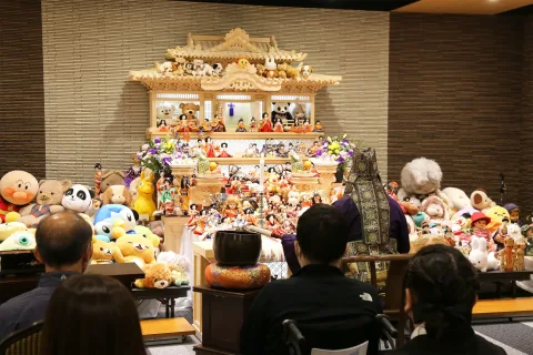 最後の別れを惜しむ<br>縫いぐるみ・人形供養祭