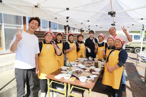 田んぼアートの稲刈り体験<br>岩手町産のおいしい食材味わう