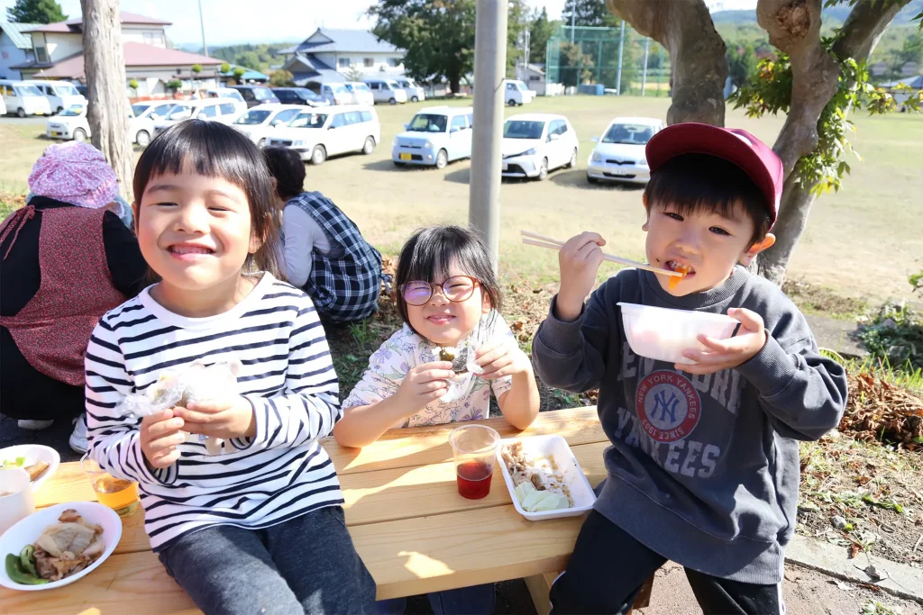 稲刈り昼食会のようす